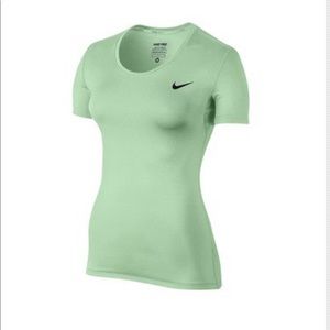 NIKE WOMEN'S PRO SHORT SLEEVE - FRESH MINT